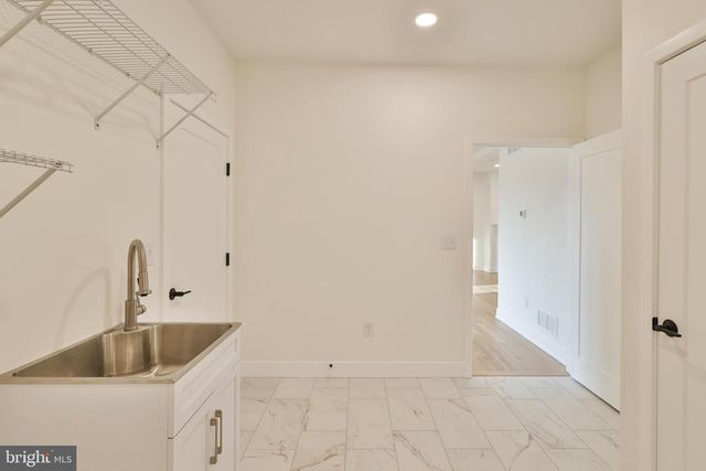 448 LONG LANE RD, Walnutport, PA 18088