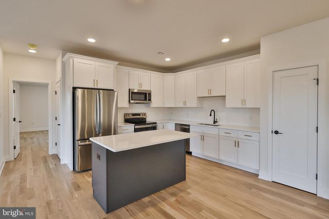 448 LONG LANE RD, Walnutport, PA 18088