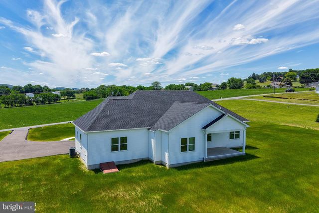 448 LONG LANE RD, Walnutport, PA 18088