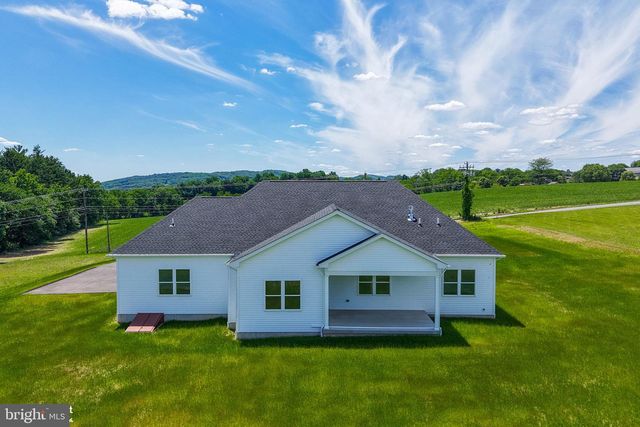 448 LONG LANE RD, Walnutport, PA 18088