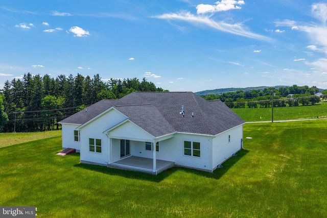 448 LONG LANE RD, Walnutport, PA 18088