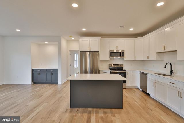 448 LONG LANE RD, Walnutport, PA 18088