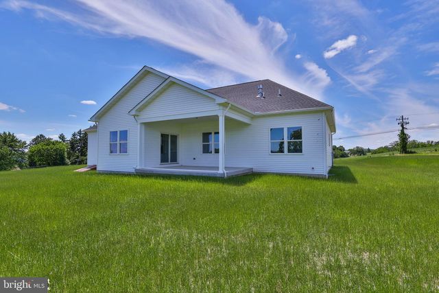 448 LONG LANE RD, Walnutport, PA 18088