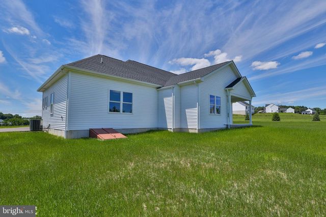 448 LONG LANE RD, Walnutport, PA 18088