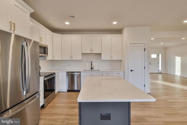 448 LONG LANE RD, Walnutport, PA 18088