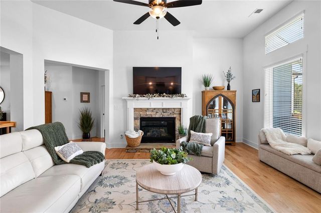 73 Oakhurst Trail, Sharpsburg, GA 30277