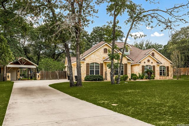 304 Forest Country Dr, La Vernia, TX 78121