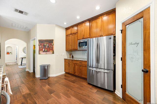 304 Forest Country Dr, La Vernia, TX 78121