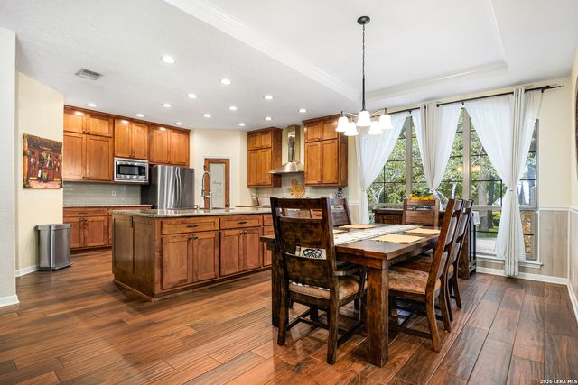 304 Forest Country Dr, La Vernia, TX 78121