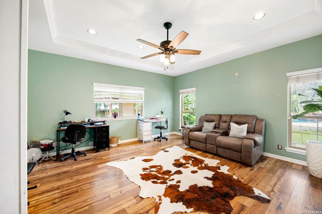 304 Forest Country Dr, La Vernia, TX 78121