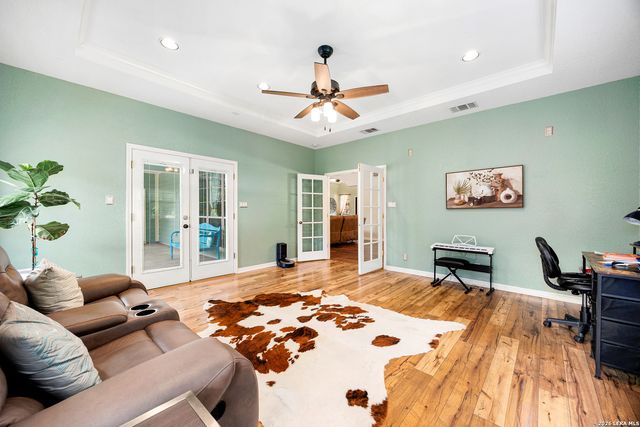 304 Forest Country Dr, La Vernia, TX 78121