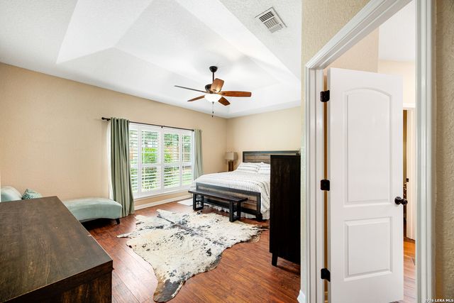 304 Forest Country Dr, La Vernia, TX 78121