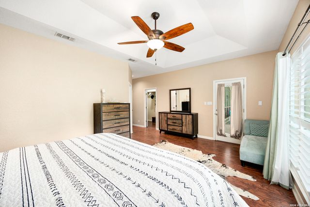 304 Forest Country Dr, La Vernia, TX 78121