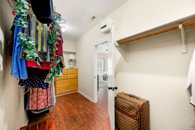 304 Forest Country Dr, La Vernia, TX 78121