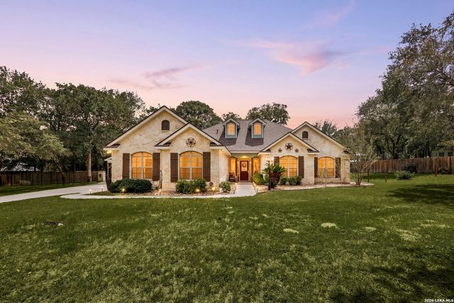 304 Forest Country Dr, La Vernia, TX 78121