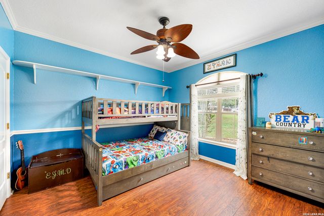 304 Forest Country Dr, La Vernia, TX 78121