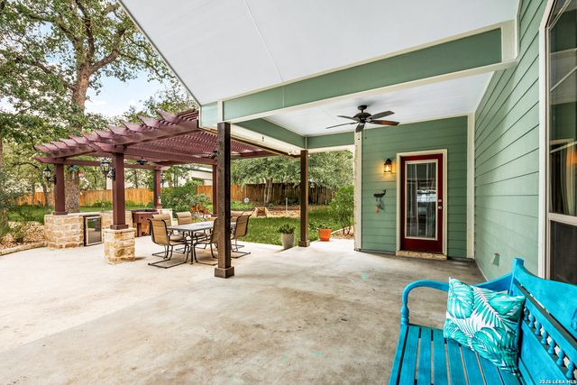 304 Forest Country Dr, La Vernia, TX 78121