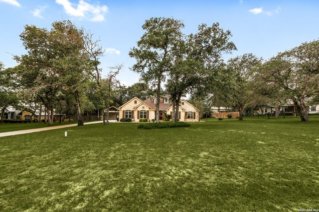 304 Forest Country Dr, La Vernia, TX 78121