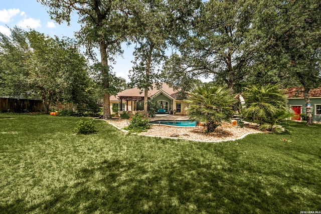 304 Forest Country Dr, La Vernia, TX 78121