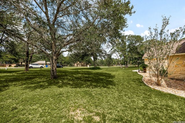 304 Forest Country Dr, La Vernia, TX 78121