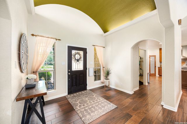 304 Forest Country Dr, La Vernia, TX 78121