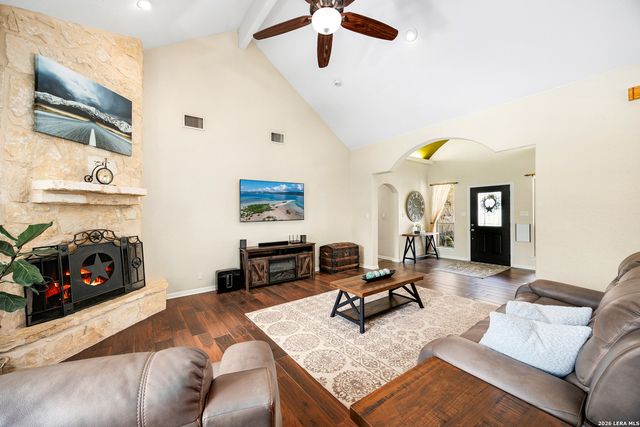 304 Forest Country Dr, La Vernia, TX 78121