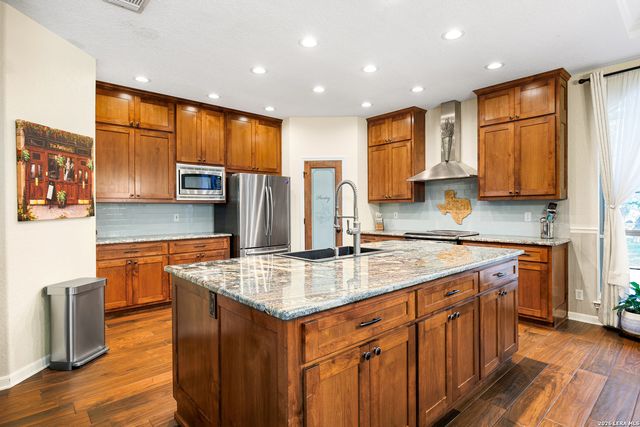 304 Forest Country Dr, La Vernia, TX 78121