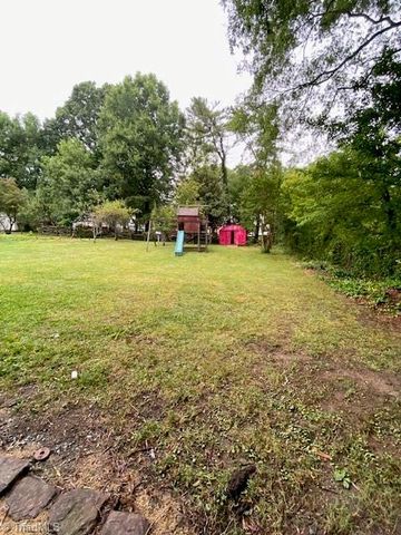 3841 Avera Avenue, Winston-salem, NC 27106