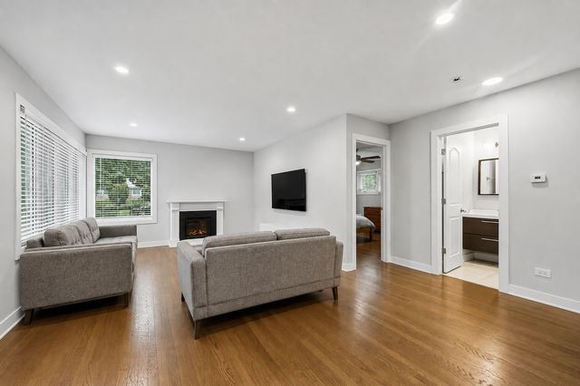 8601 Saint Louis Avenue, Skokie, IL 60076