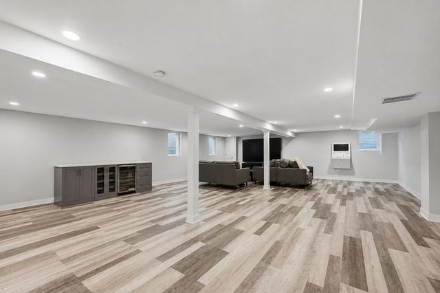 8601 Saint Louis Avenue, Skokie, IL 60076