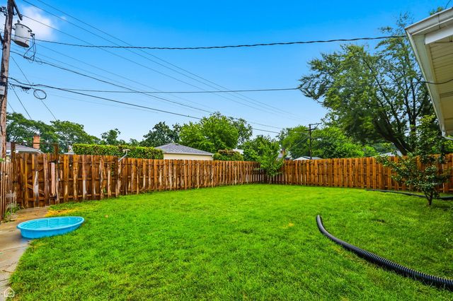 8601 Saint Louis Avenue, Skokie, IL 60076