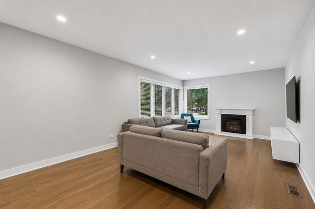 8601 Saint Louis Avenue, Skokie, IL 60076