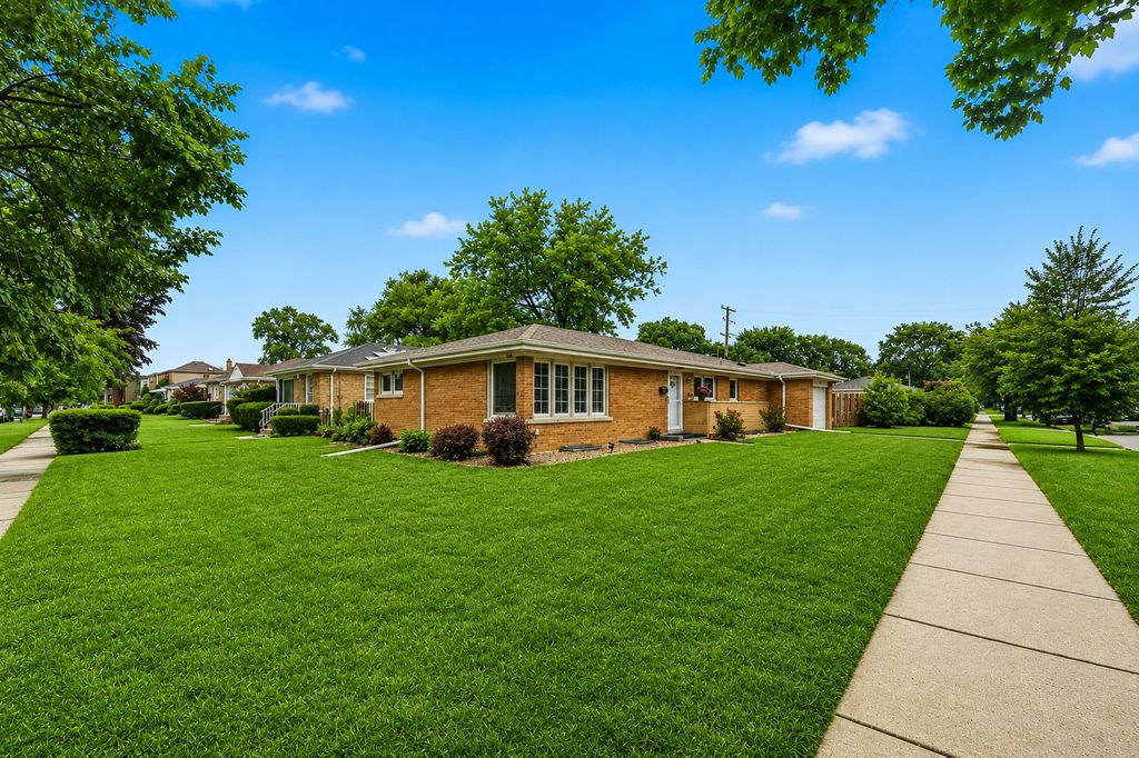 8601 Saint Louis Avenue, Skokie, IL 60076