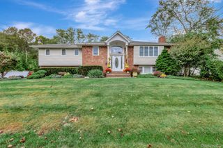 74 Lauren Avenue, Dix Hills, NY 11746