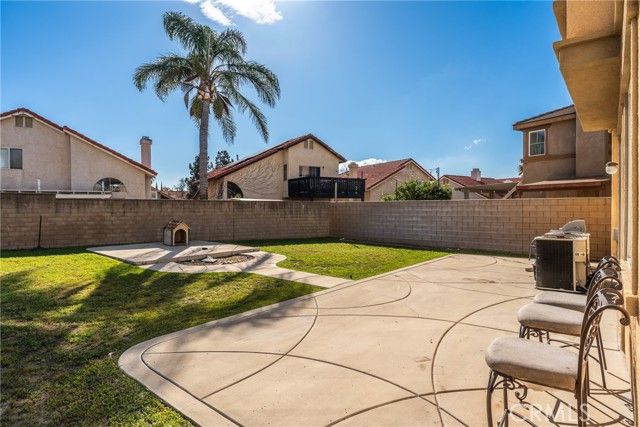 15359 Palm Leaf, Fontana, CA 92336