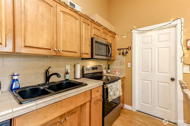 33818 35th Avenue SW, Federal Way, WA 98023
