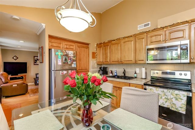 33818 35th Avenue SW, Federal Way, WA 98023