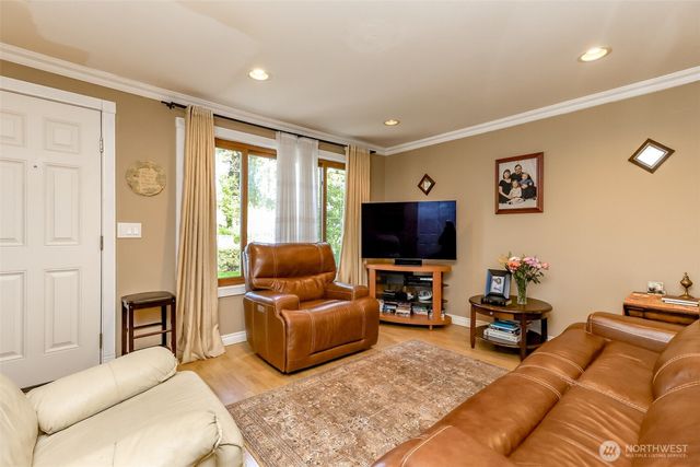 33818 35th Avenue SW, Federal Way, WA 98023