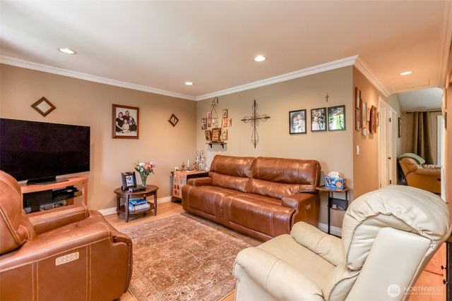 33818 35th Avenue SW, Federal Way, WA 98023