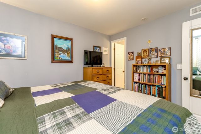 33818 35th Avenue SW, Federal Way, WA 98023