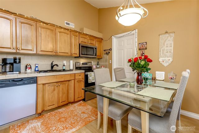 33818 35th Avenue SW, Federal Way, WA 98023