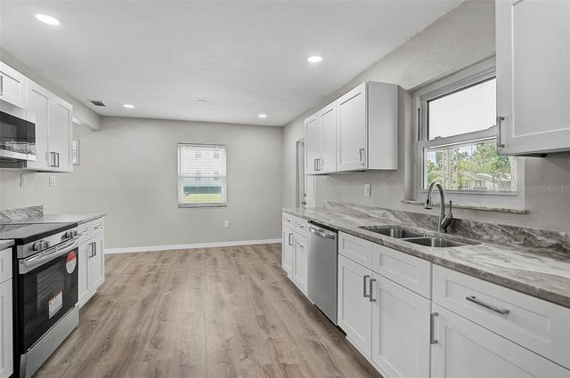 102 20TH STREET NE, Bradenton, FL 34208