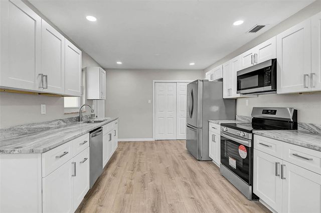 102 20TH STREET NE, Bradenton, FL 34208