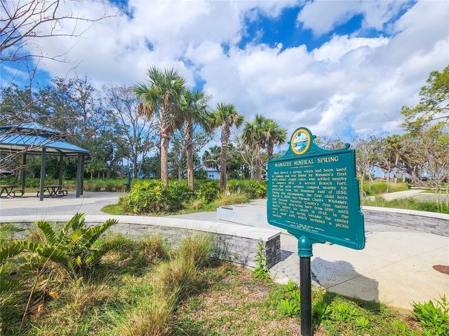 102 20TH STREET NE, Bradenton, FL 34208