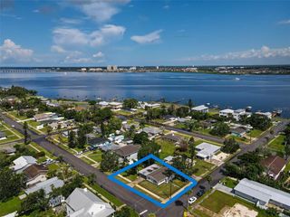 102 20TH STREET NE, Bradenton, FL 34208