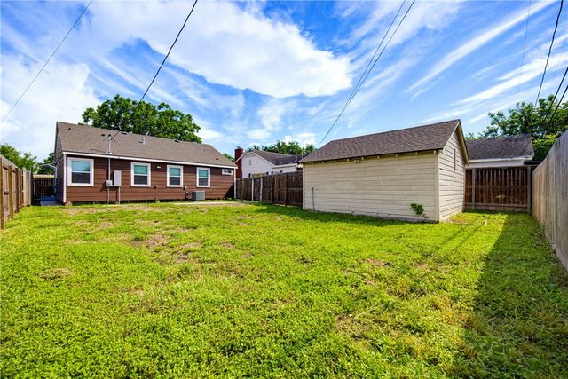 425 Naples St, Corpus Christi, TX 78404