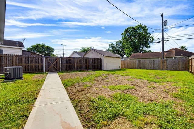 425 Naples St, Corpus Christi, TX 78404