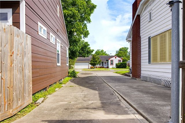 425 Naples St, Corpus Christi, TX 78404