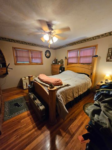 537 Aullwood Rd, Salina, KS 67401