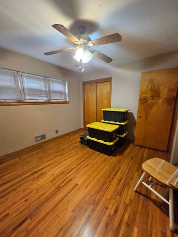 537 Aullwood Rd, Salina, KS 67401